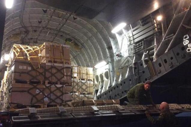 В Украину прибыл первый самолет с военной помощью от Канады: опубликованы фото