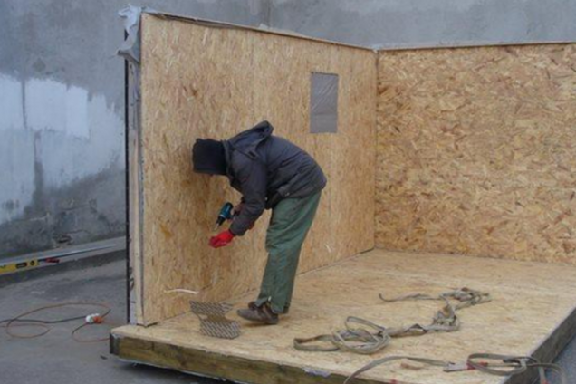 Волонтери почали складання теплих будиночків для зимівлі бійців АТО