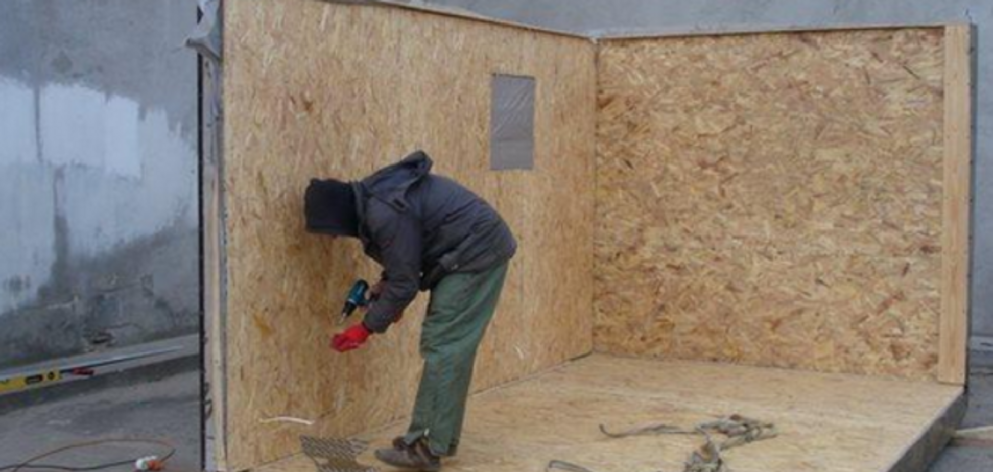 Волонтеры начали сборку теплых домиков для зимовки бойцов АТО