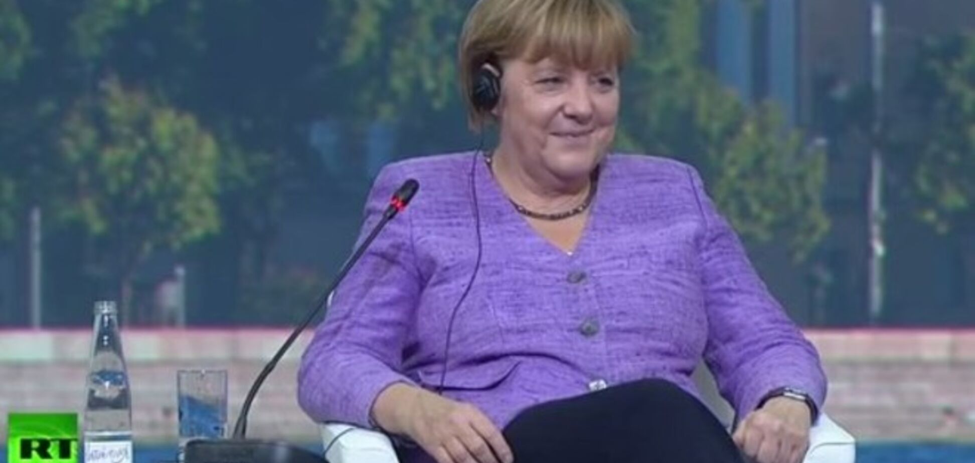 Видео взгляда Меркель в ответ на шутку Путина оказалось монтажом: канцлер одобрительно улыбалась