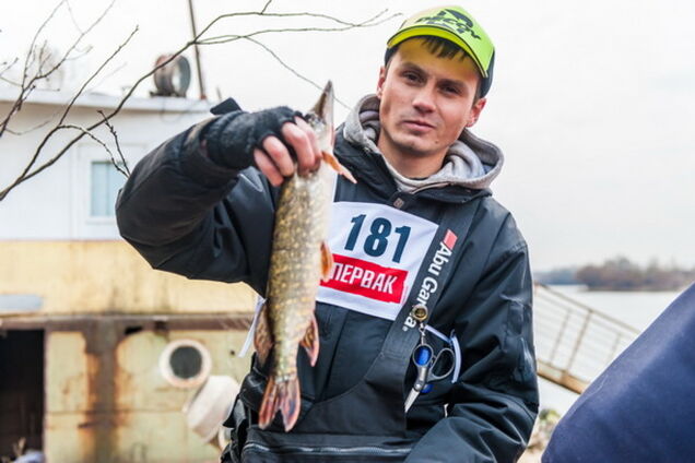На турнире рыболовов поймали более 11 кг щук и окуней