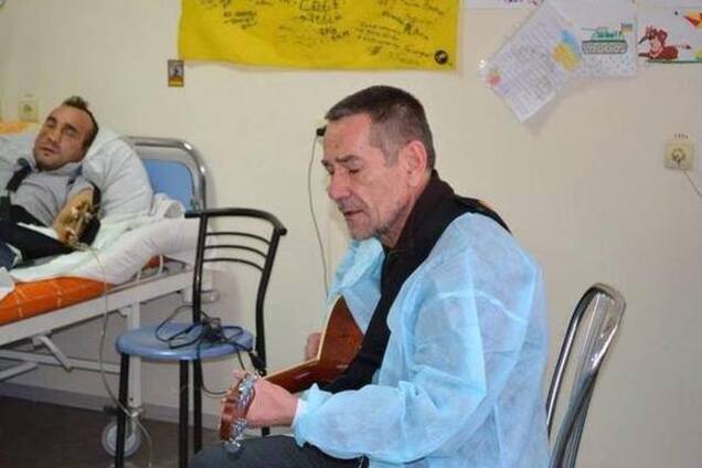 Актер Алексей Горбунов проведал бойцов АТО в госпитале: опубликованы фото