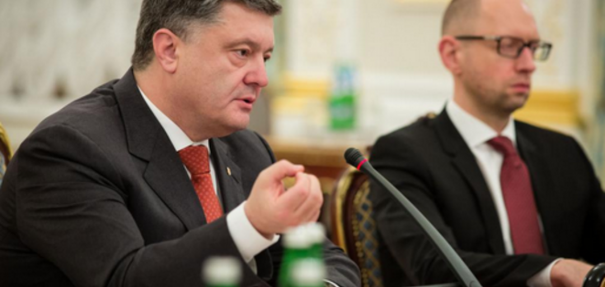 Украина за мирное решение проблем на востоке, но готова решительно защищаться - Президент