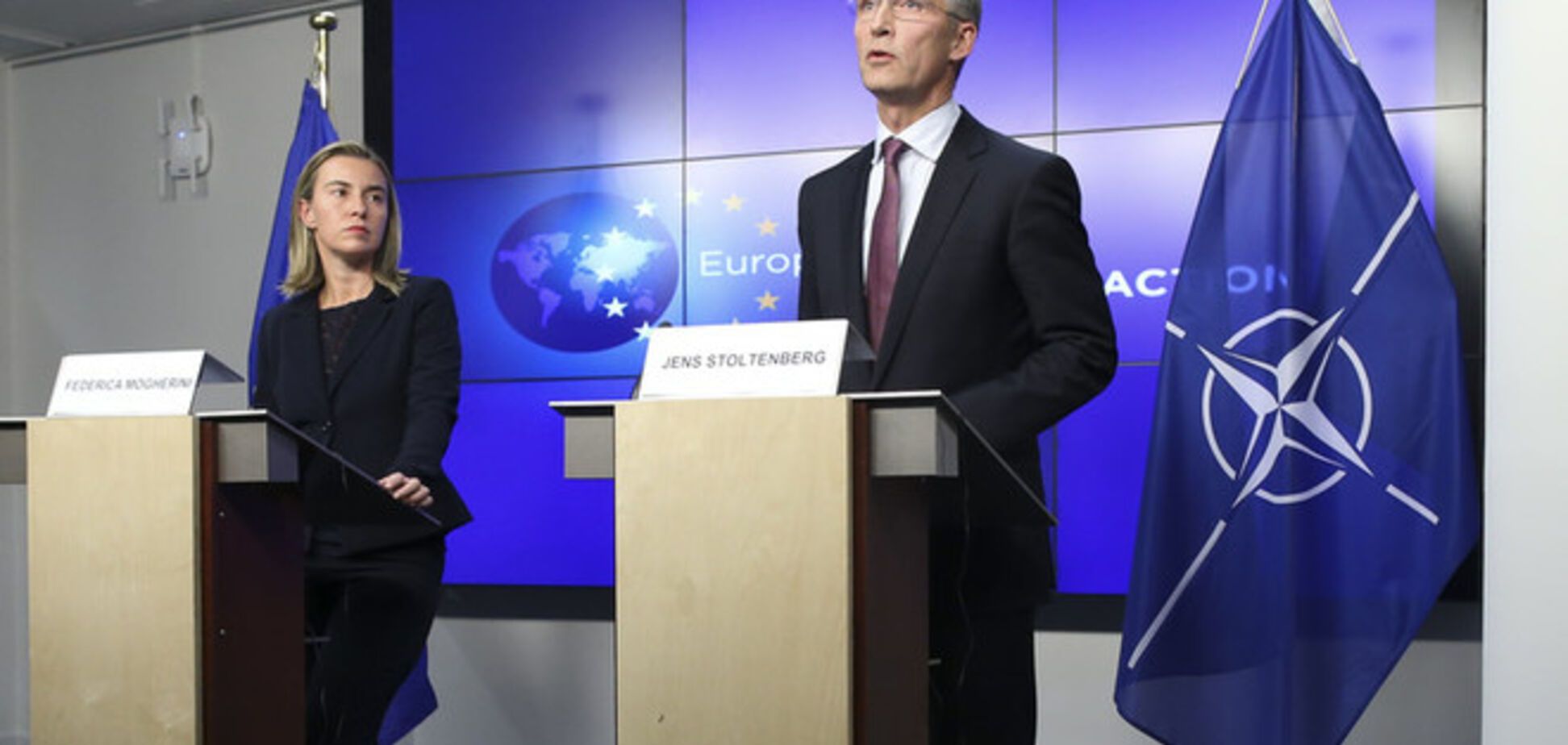 Россия стягивает войска к украинской границе - НАТО