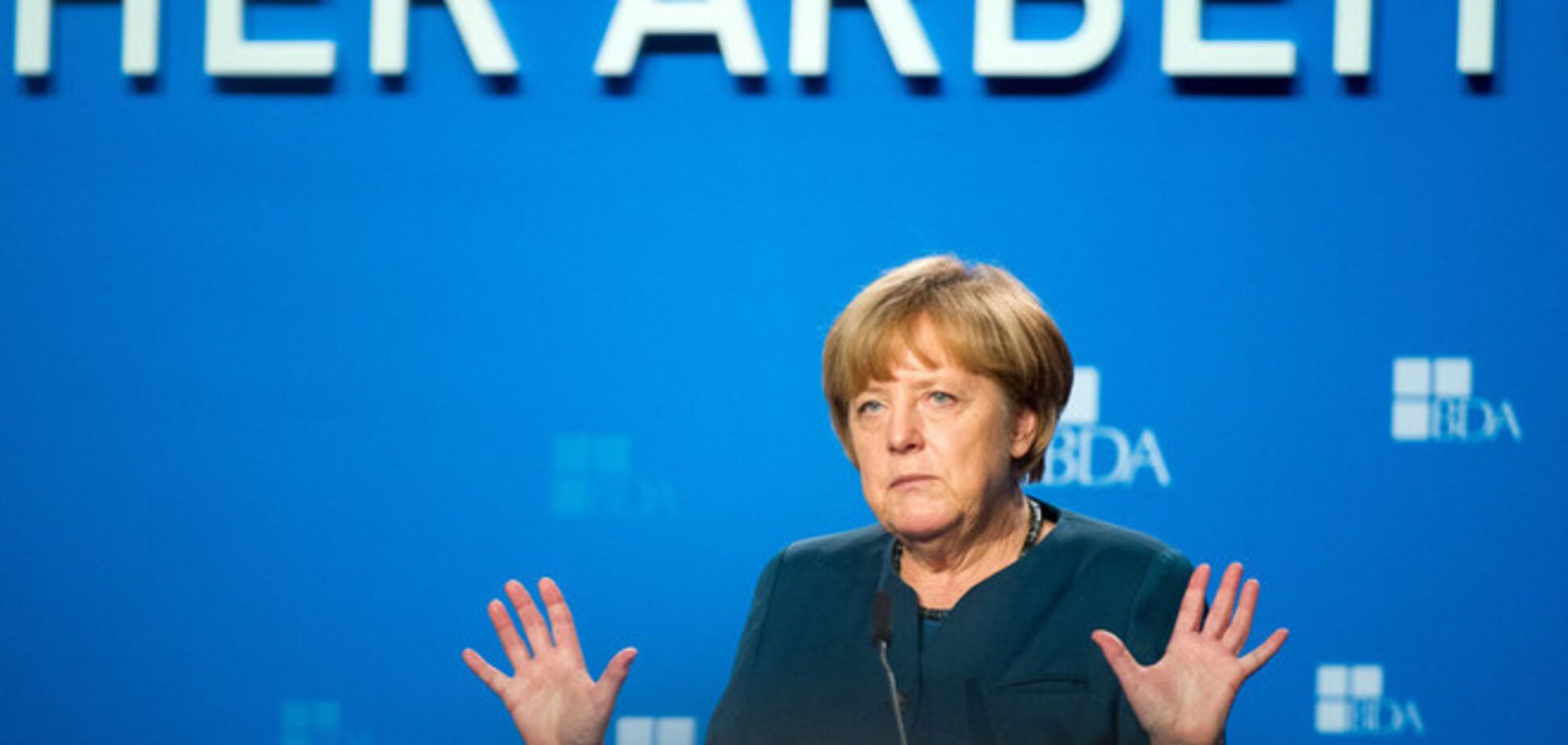 Меркель заверила, что санкции против России останутся в силе