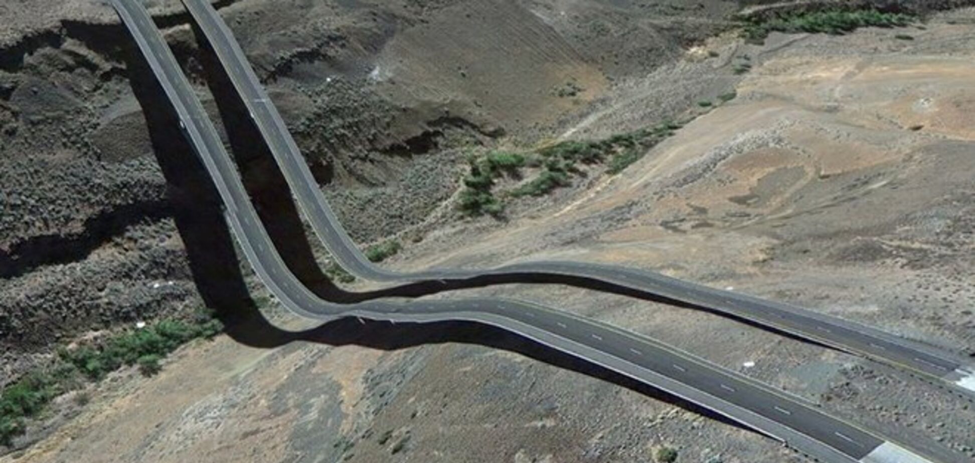 Искаженная Земля: фото с Google Earth, которые идут вразрез с логикой