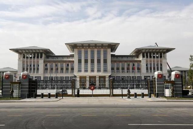 Манія величі і розкіш б'ють по очах. Палаци президентів і монархів світу