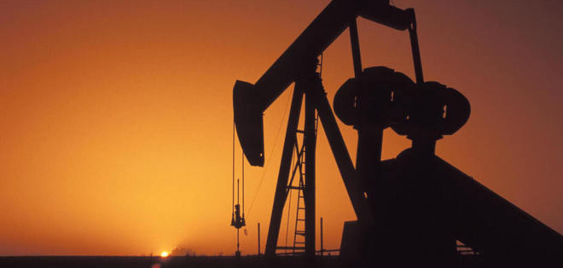 Мировые цены на нефть снижаются в ожидании данных по запасам