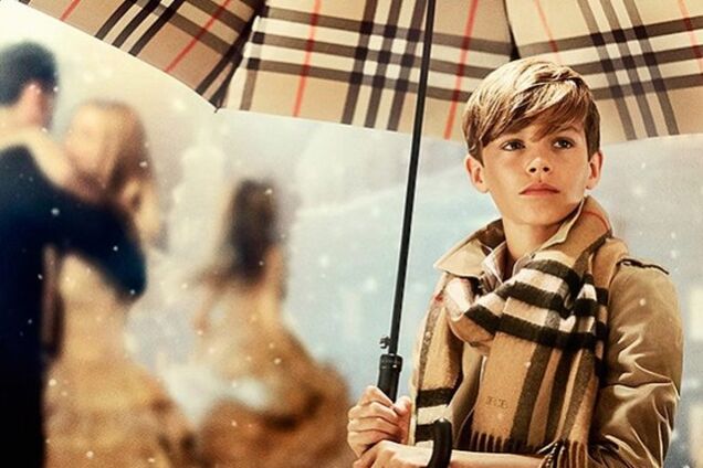 Ромео Бекхэм снялся в рождественской рекламе модного бренда и взорвал интернет