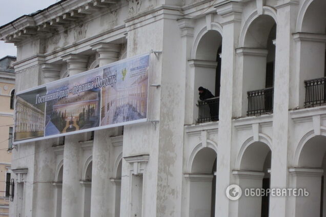 Киевляне собирают деньги на зимовку разрушенного Гостиного двора