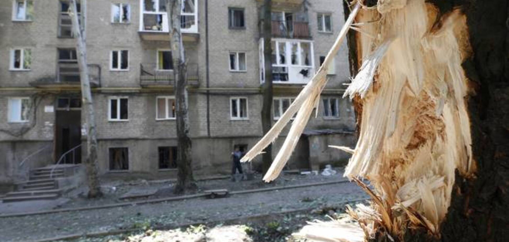 У Донецьку біля школи Ахметова вибухнув снаряд. Серед загиблих і поранених є діти