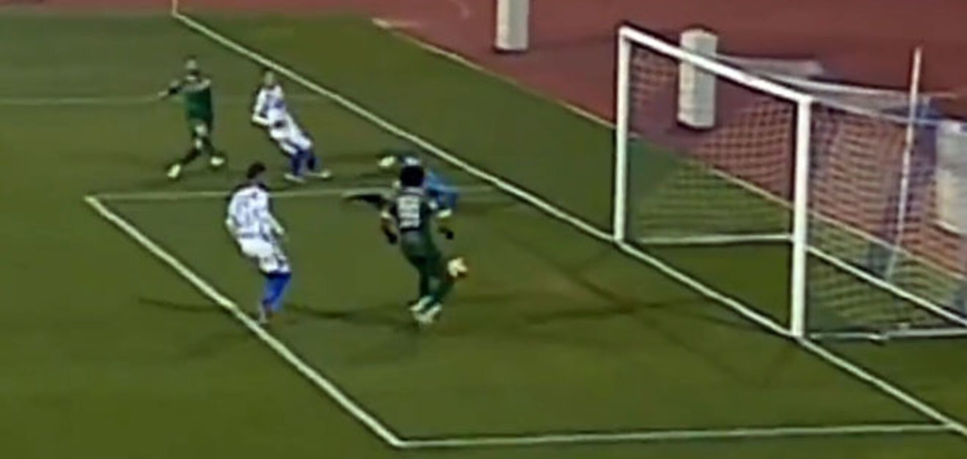 Бразилець не забив з метра в порожні ворота: відео моменту