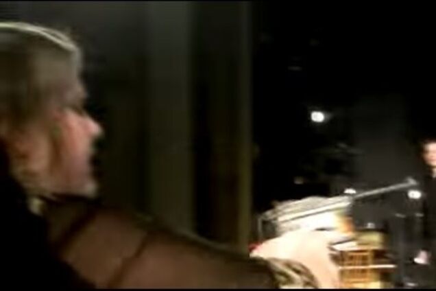 Активистка рассказала, зачем бросила в Пореченкова пистолет и медаль 'Лугандонский стрелок'