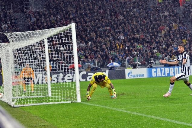 'Ювентус' за две минуты спасся от позора в Лиге чемпионов