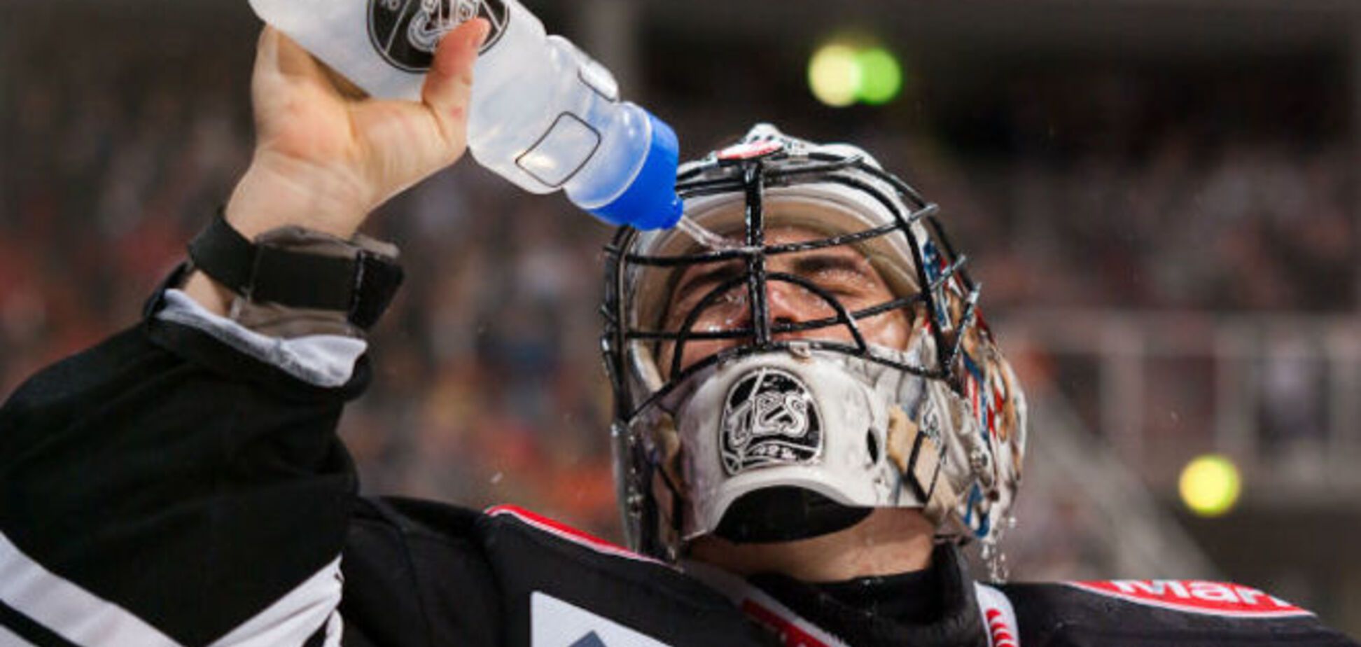 Голкіпер 'викинув' ворота, щоб не пропустити гол: відео курйозу