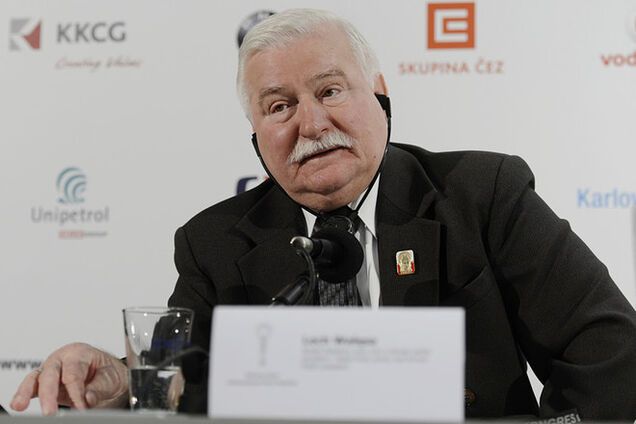 Россия отстала от Запада на 30 лет - Валенса