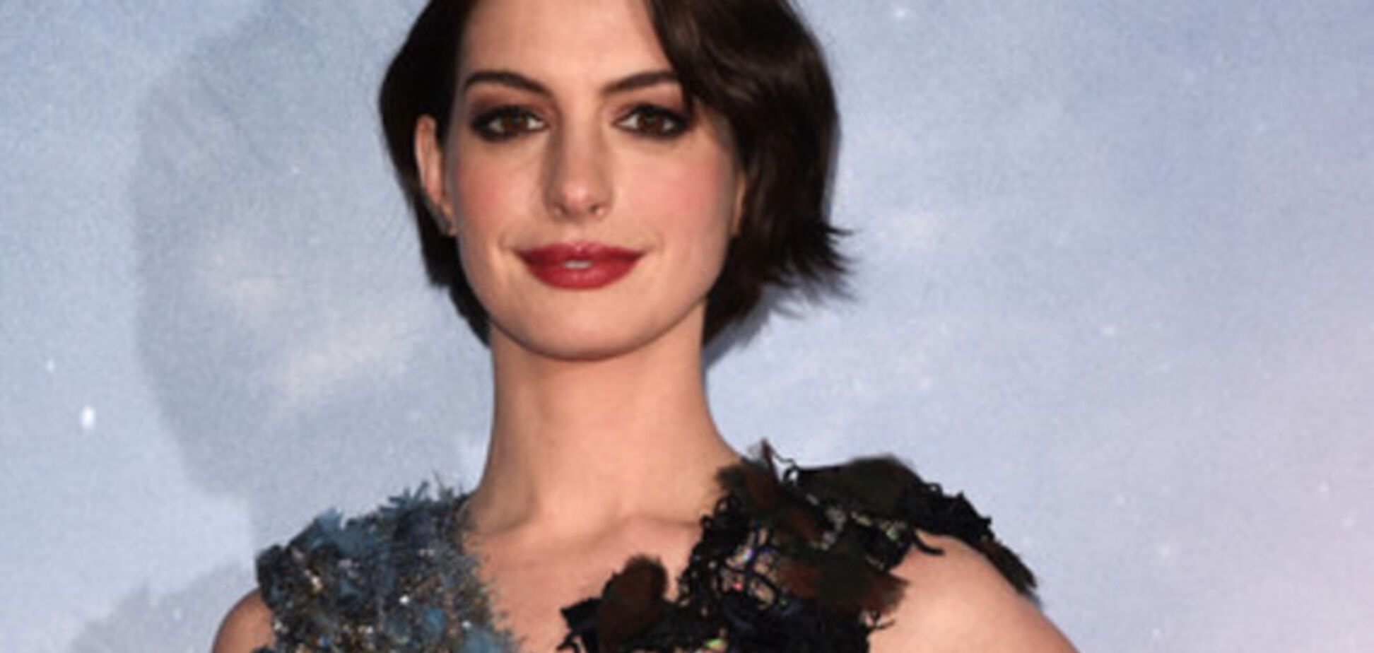 'Интерстеллар': премьера в Нью-Йорке. Что надето на Энн Хэтэуэй?