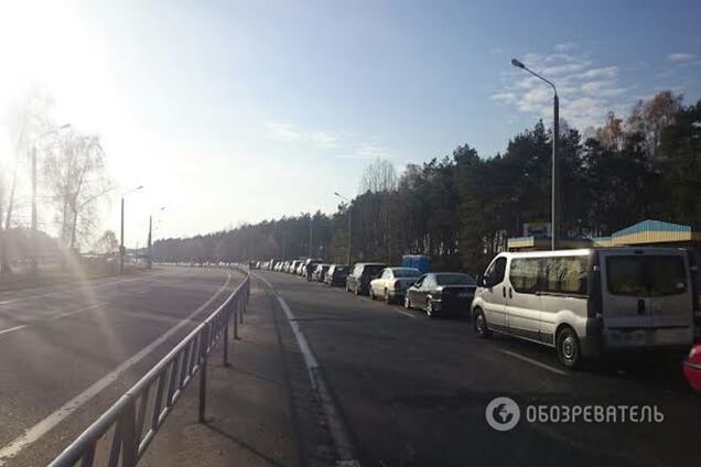 На границе с Польшей образовались очереди, пограничники 'просят' по 200-300 гривен за пропуск