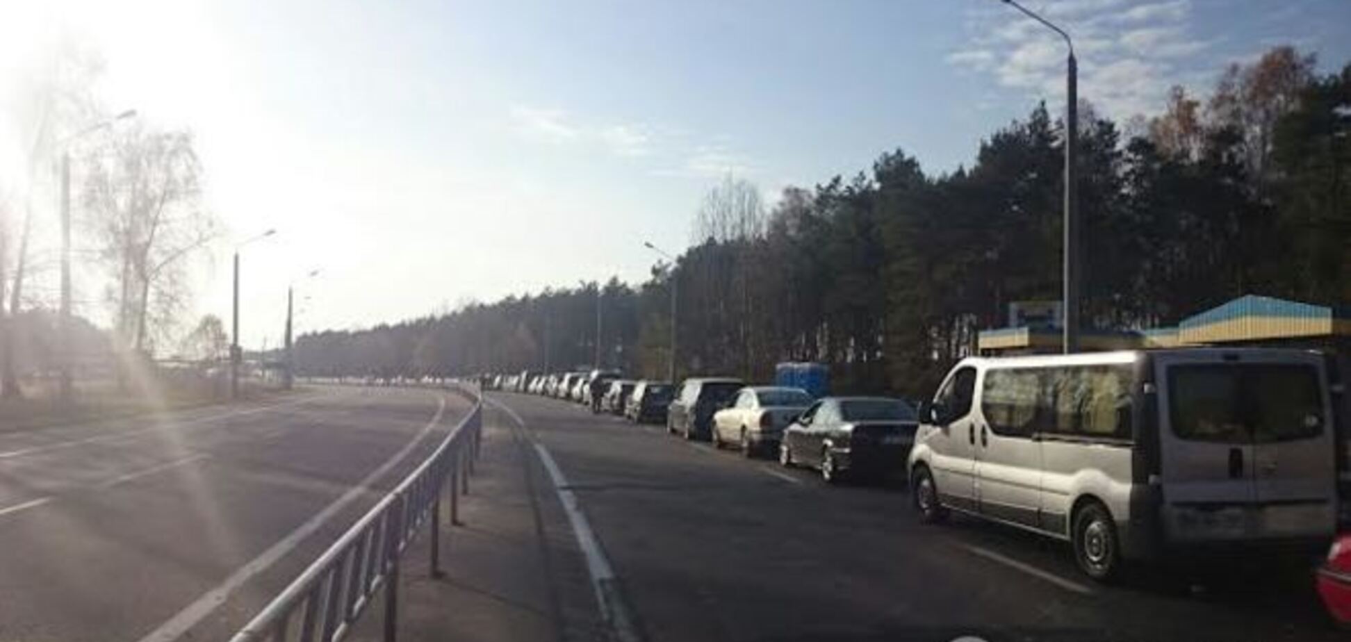 На границе с Польшей образовались очереди, пограничники 'просят' по 200-300 гривен за пропуск