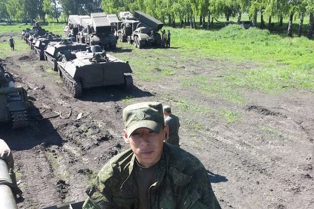 Из Кемерово к границе Украины переброшена мотострелковая бригада с танками, 'Акациями' и 'Градами'