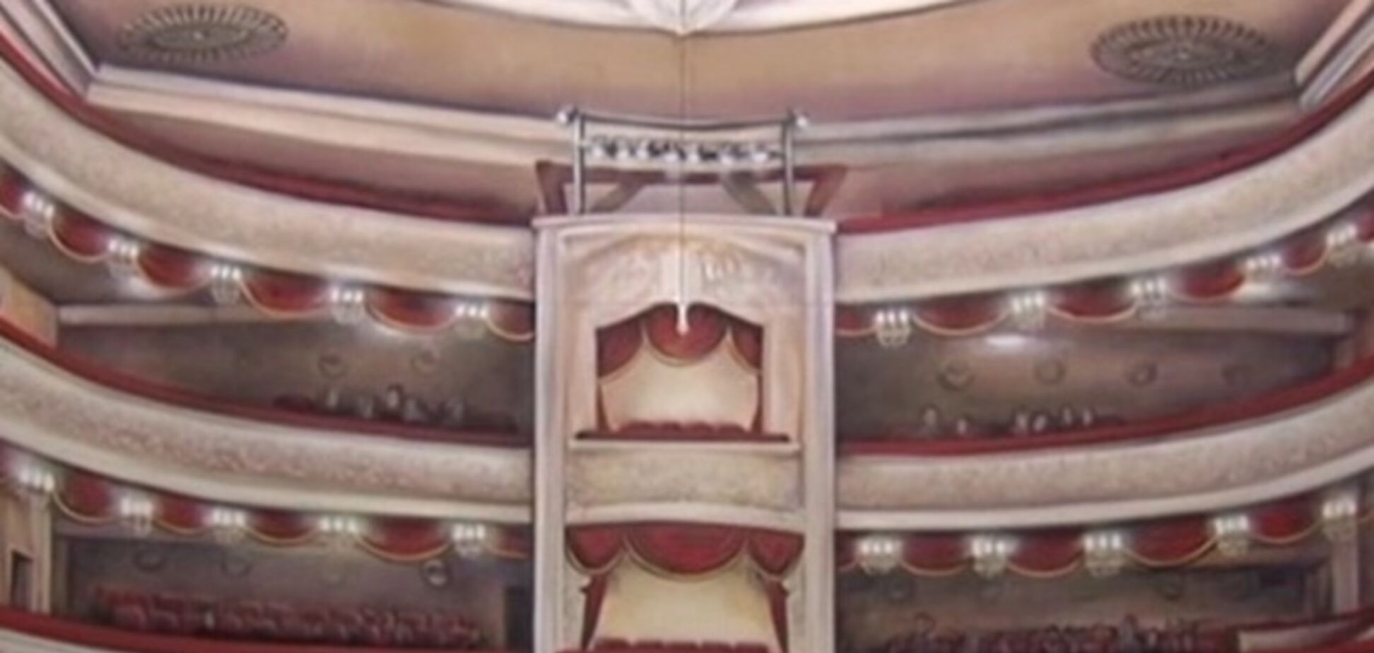 Ленина на станции киевского метро закрыли граффити с театром