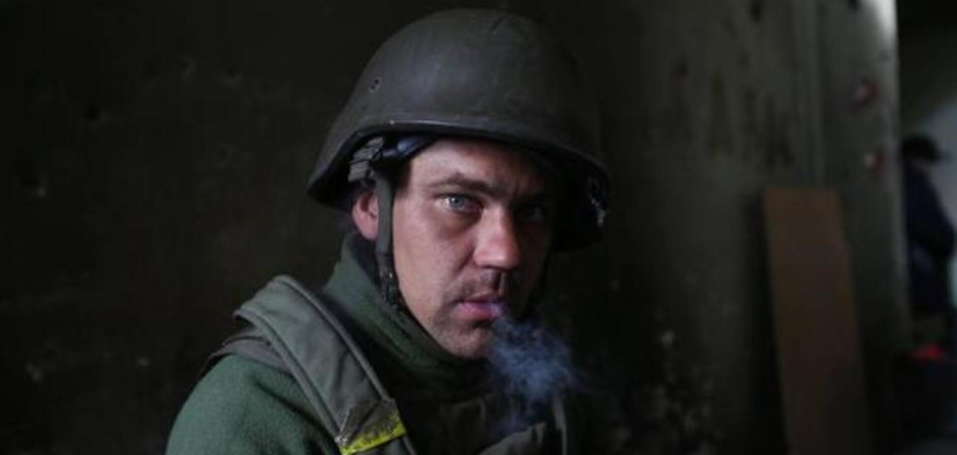 'Киборги' даже не курят, на третьей затяжке тебя снимет снайпер – журналист о буднях в донецком аэропорту