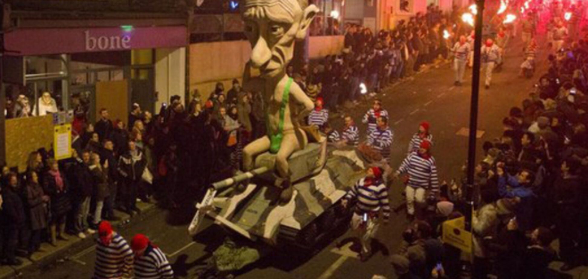 В Лондоне сожгли чучело Путина: добавлены новые фото и видео