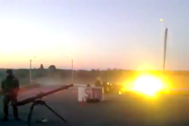 Появилось видео, как украинские военные отбивают атаку террористов в чистом поле под Дебальцево