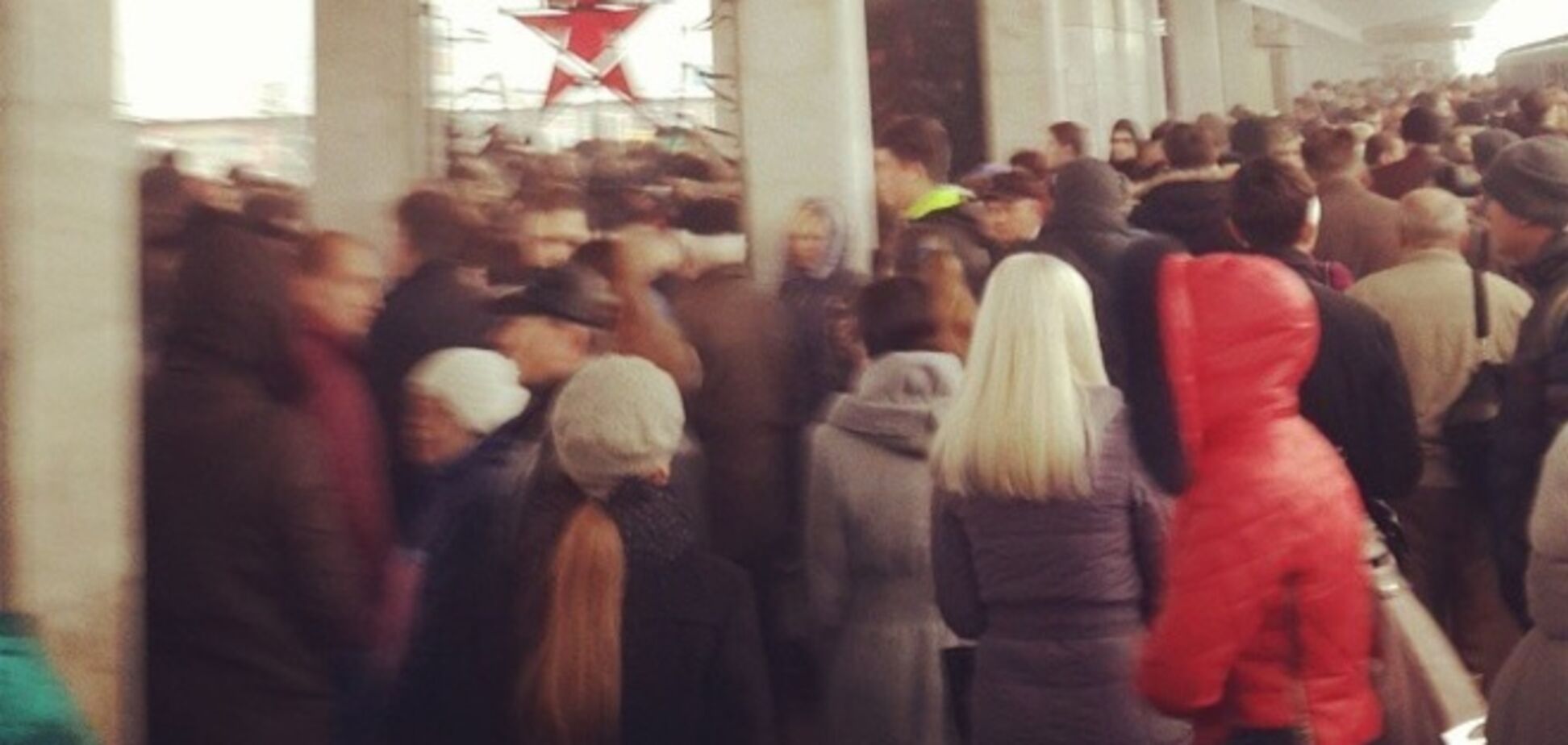 В Киеве в утренний час пик остановилась красная ветка метро