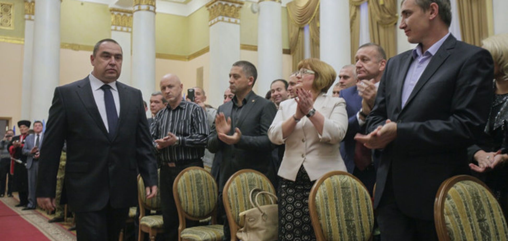 Жителей оккупированной Луганщины по утрам зомбируют 'гимном 'ЛНР' и России