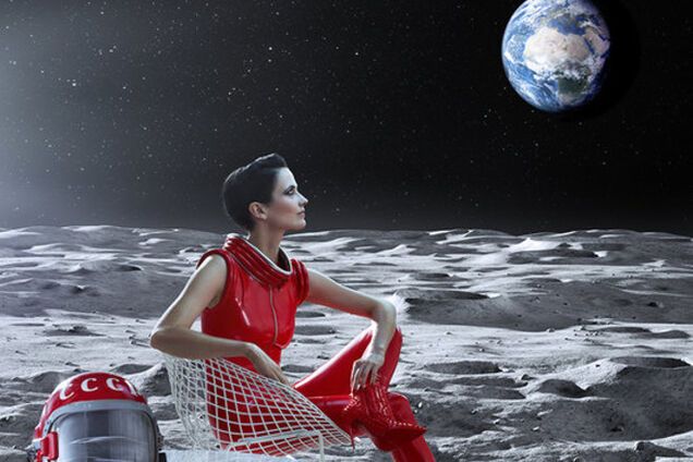 12 образов девушки Бонда Евы Грин в легендарном календаре