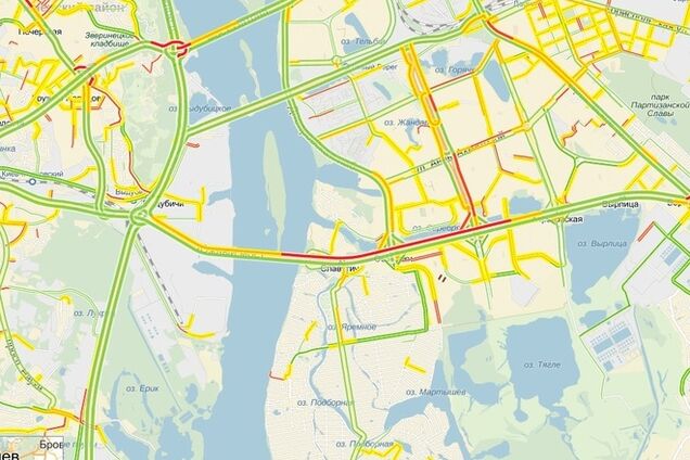 В Киеве автомобили застряли в 6-километровом заторе