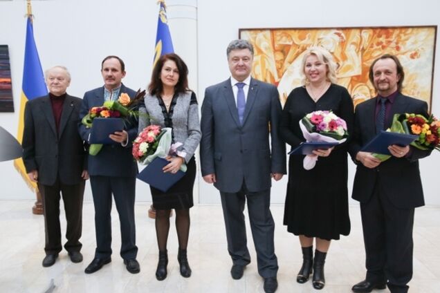 Коли говорять гармати, музи не мовчать: Президент вручив Шевченківську премію