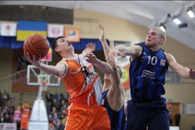 'Черкаськи Мавпы' вымучили победу над 'Днепром', 'Киев' выиграл битву аутсайдеров