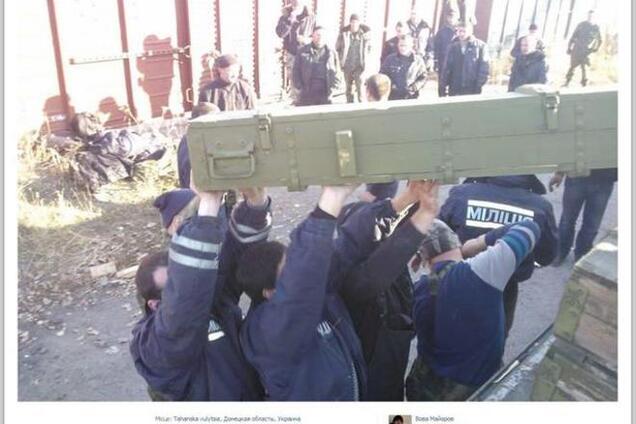 Россия доставляет военные грузы для террористов вагонами РЖД: фотофакт