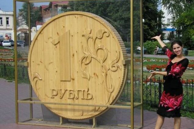 Російський журналіст розповів, як в РФ примусово вчать любити рублі