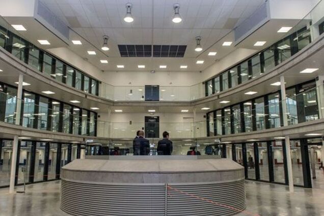 В камерах заключенных в Бельгии появится интернет и душ