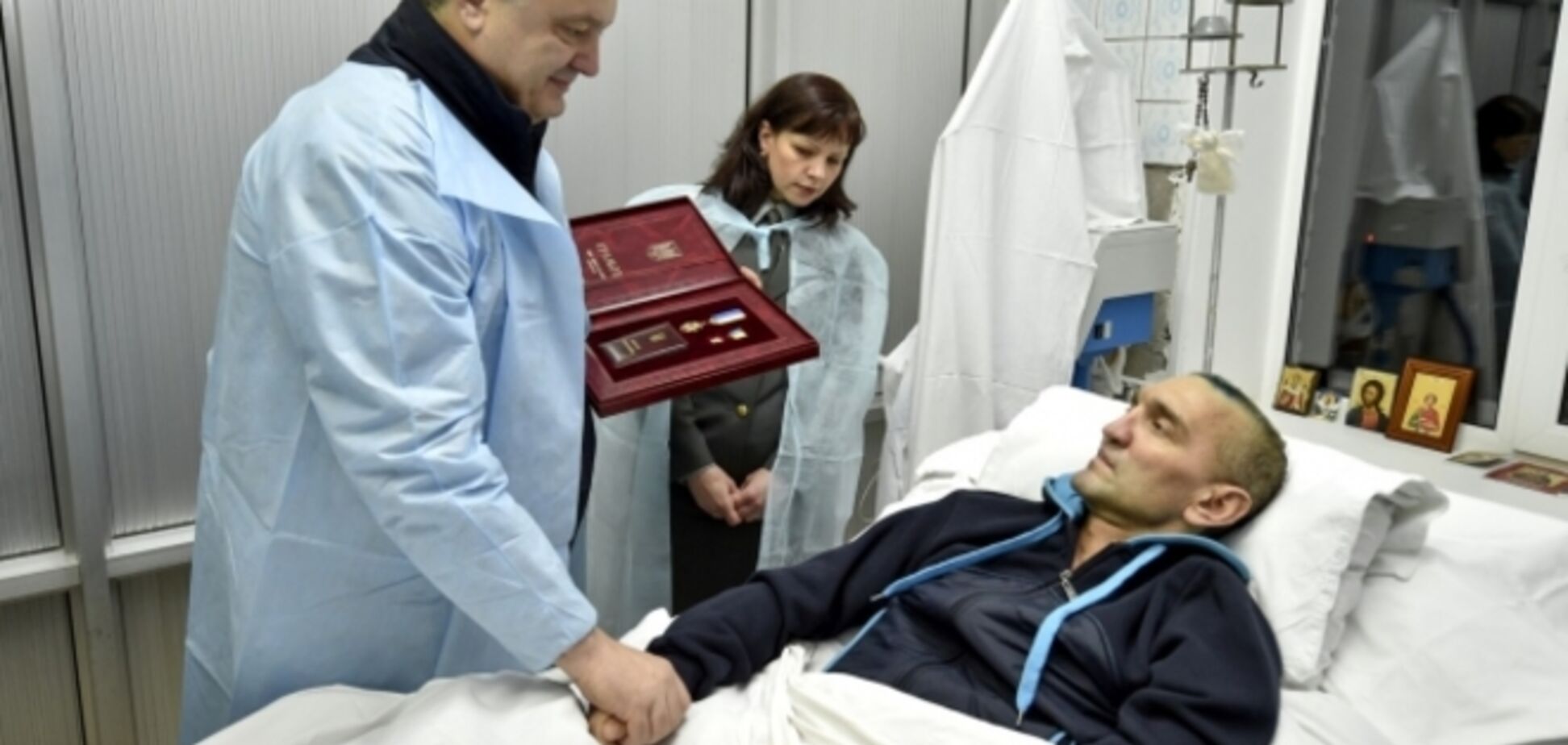 Порошенко вручил звезду Героя Украины командиру спецназа, который брал Саур-Могилу