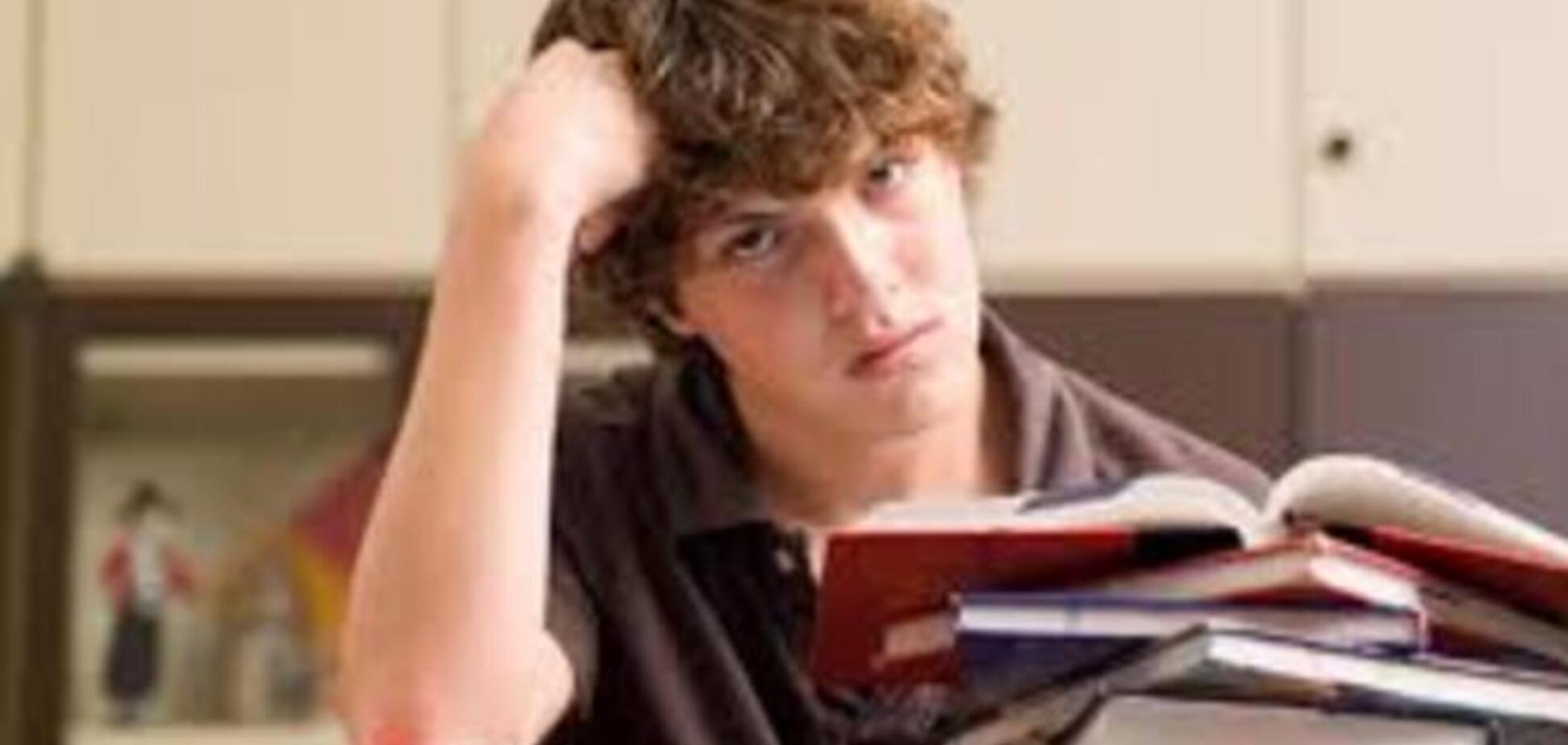 Террористы 'внедряют' Россию в школы Донбасса