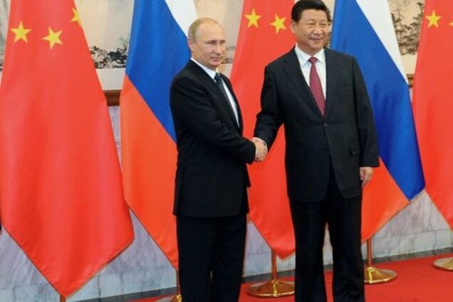 Путин подарил главе КНР российский смартфон Йотафон-2: опубликованы фото