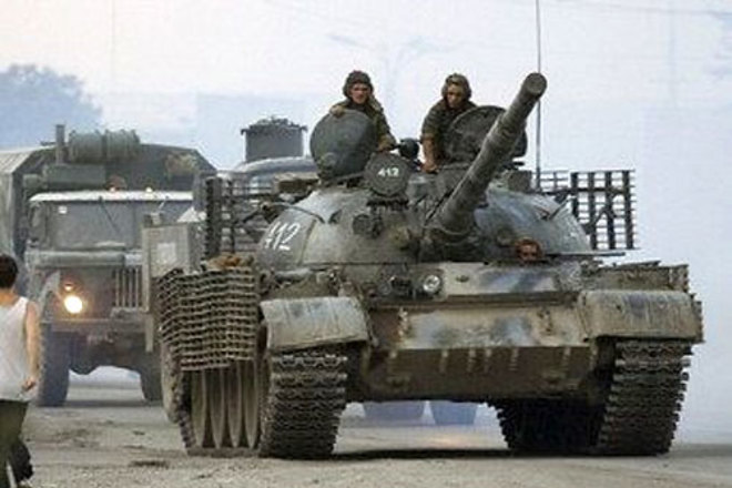 Террористы признали 'неизвестные' танки в Донецке своими, а не русскими