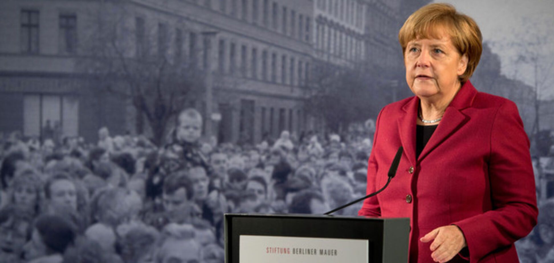 Меркель в годовщину падения Берлинской стены обратилась к Украине