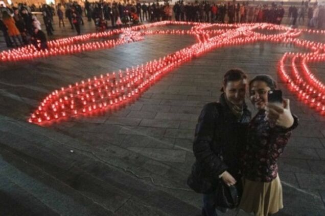 В 22 городах Украины одновременно зажгли огромные тризубы за единство страны: фотофакт