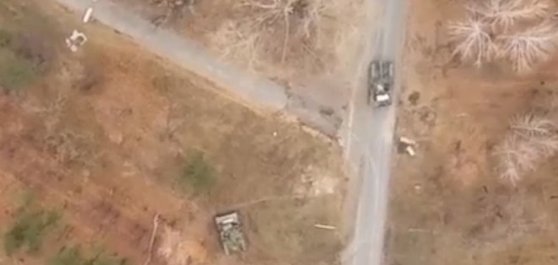 Опубліковано унікальне відео 'полювання' безпілотника на танки терористів