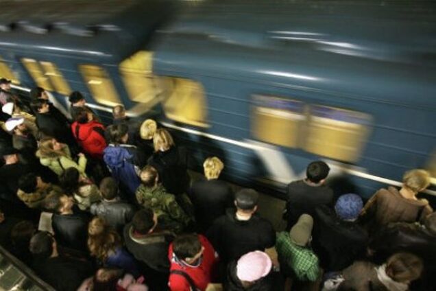 В киевском метро пассажиров пасут 5 видов карманников: инфографика