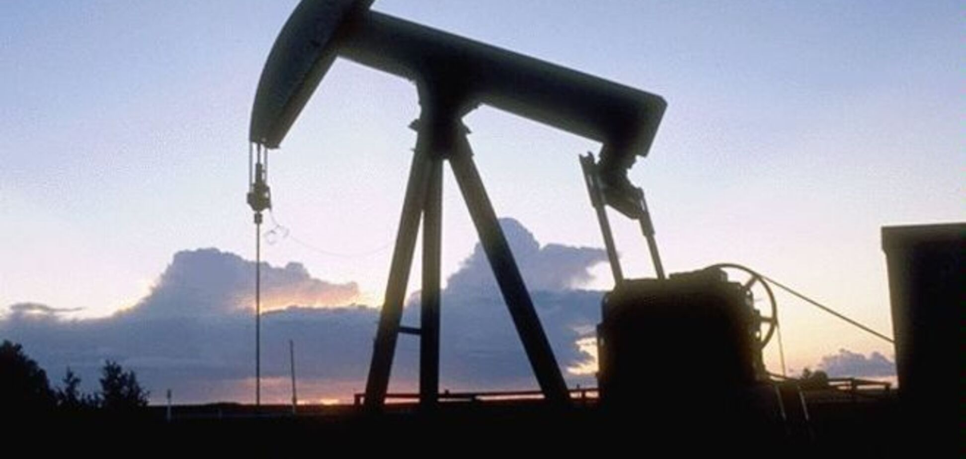 Экономист рассказал, до каких пор нефть на мировом рынке будет дешеветь
