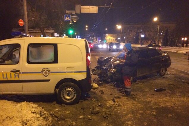 В Харькове милицейская машина протаранила легковушку: фото ДТП