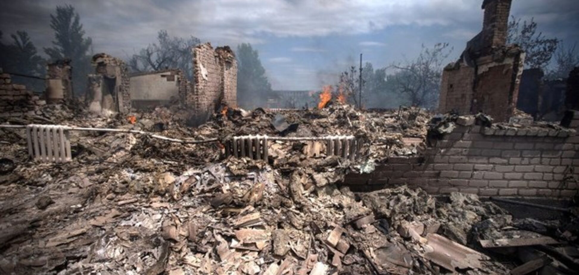 Терористи 'Градами' знищили інфраструктуру восьми селищ на Луганщині