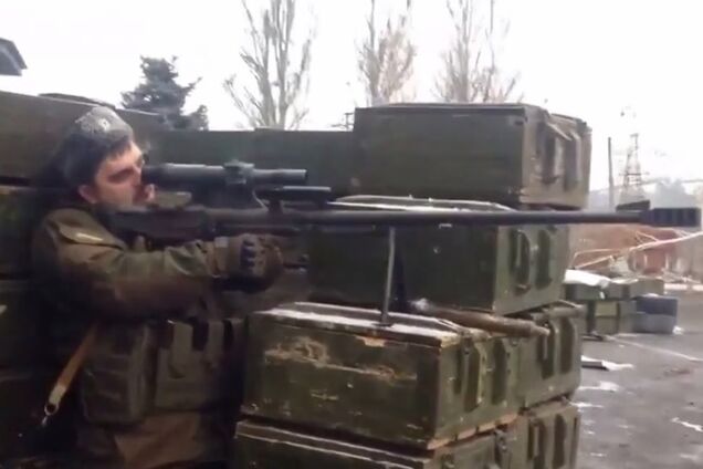 Терористи-снайпери освоюють новітню російську гвинтівку: опубліковано відео