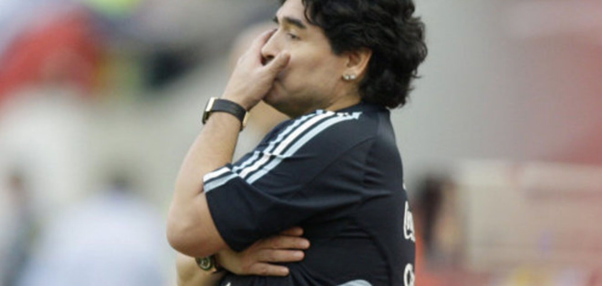 Диего Марадона заснул во время выступления президента Венесуэлы: видео курьеза